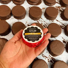 Load image into Gallery viewer, Artesanal Alfajor Box (latin american cookie) Box of 4 cookies