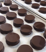 Load image into Gallery viewer, Artesanal Alfajor Box (latin american cookie) Box of 4 cookies