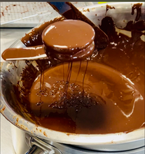 Load image into Gallery viewer, Artesanal Alfajor Box (latin american cookie) Box of 4 cookies
