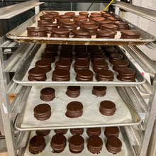 Load image into Gallery viewer, Artesanal Alfajor Box (latin american cookie) Box of 4 cookies
